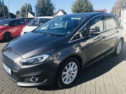 Grau (magneticgraumet.) Gebraucht 2018 Ford S-MAX Titanium Van / Kleinbus | 22.900 € (Fairer Preis)