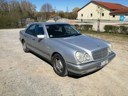 Silber Gebraucht 2000 Mercedes E240 Elegance Limousine | 2.990 €