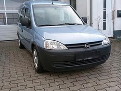Blau Gebraucht 2005 Opel Combo Van / Kleinbus | 2.500 € (Teuer)