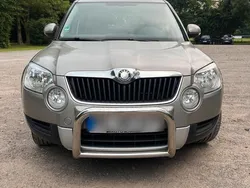 Grau Gebraucht 2010 Skoda Yeti SUV | 4.800 € (Fairer Preis)