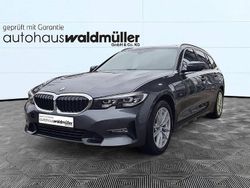 Grau Gebraucht 2019 BMW 320 Sport Line Kombi | 24.900 € (Etwas zu teuer)