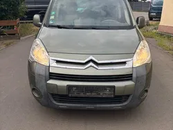 Grün Gebraucht 2010 Citroën Berlingo Van / Kleinbus | 5.000 € (Guter Preis)