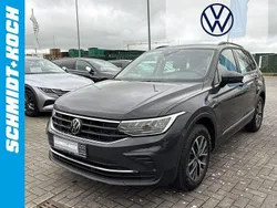 Uranograu Gebraucht 2022 VW Tiguan Life SUV | 31.450 € (Guter Preis)