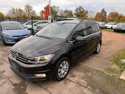 Schwarz Gebraucht 2017 VW Touran Comfortline Van / Kleinbus | 18.156 € (Fairer Preis)