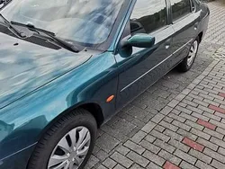 Grün Gebraucht 1998 Ford Mondeo Limousine | 350 € (Guter Preis)