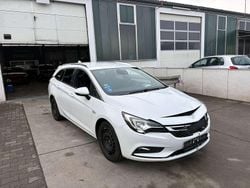 Weiß Gebraucht 2017 Opel Astra Dynamic Kombi | 2.900 € (Superpreis)