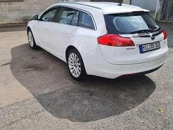 Weiß Gebraucht 2010 Opel Insignia Sport Limousine | 2.299 € (Guter Preis)
