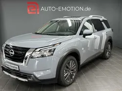 Ceramic grau metallic Neu 2024 Nissan Pathfinder Premium Edition SUV | 59.970 €