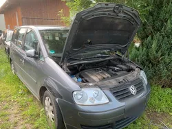 Grau Gebraucht 2005 VW Touran Van / Kleinbus | 800 € (Superpreis)
