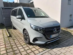 Grau Gebraucht 2024 Mercedes V250 Avantgarde Van / Kleinbus | 68.000 € (Teuer)