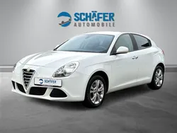 Weiß Gebraucht 2014 Alfa Romeo Giulietta Impression Kleinwagen | 10.950 € (Etwas zu teuer)