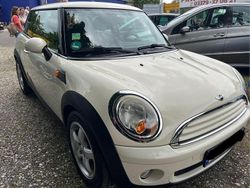 Weiß Gebraucht 2010 Mini ONE Kleinwagen | 4.290 € (Fairer Preis)
