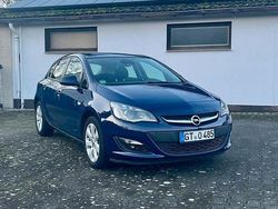 Blau Gebraucht 2014 Opel Astra Limousine | 6.390 € (Fairer Preis)