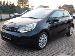 Schwarz Gebraucht 2013 Kia Rio Attract Limousine | 4.990 € (Etwas zu teuer)