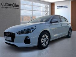Weiß Gebraucht 2017 Hyundai i30 Pure Limousine | 11.860 € (Fairer Preis)