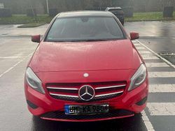 Rot Gebraucht 2015 Mercedes A180 AMG line Limousine | 9.000 € (Superpreis)
