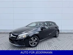 Kosmosschwarz Gebraucht 2017 Mercedes A180 Limousine | 15.780 € (Fairer Preis)