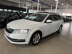 Weiß Gebraucht 2018 Skoda Octavia Style Kombi | 19.490 €