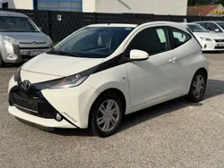 Weiß Gebraucht 2014 Toyota Aygo X-wave Kleinwagen | 4.950 € (Guter Preis)