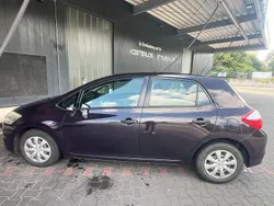 Violett Gebraucht 2011 Toyota Auris Limousine | 4.500 € (Fairer Preis)