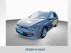 Mondsteingrau Gebraucht 2024 VW Golf VIII Life Kombi | 29.220 € (Fairer Preis)