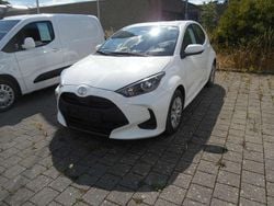 Super (pure) white ii Gebraucht 2024 Toyota Yaris Hybrid Business Edition Limousine | 20.980 € (Superpreis)