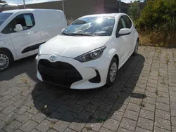 Super (pure) white ii Gebraucht 2025 Toyota Yaris Hybrid Business Edition Limousine | 22.980 € (Fairer Preis)
