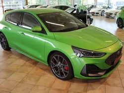 Grün Gebraucht 2022 Ford Focus ST Limousine | 27.800 € (Guter Preis)