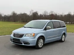 Blau Gebraucht 2013 Chrysler Town & Country Limited Van / Kleinbus | 18.900 €