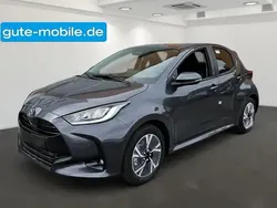 Grau Gebraucht 2024 Toyota Yaris Hybrid Team Limousine | 23.990 € (Fairer Preis)