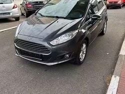 Grau Gebraucht 2016 Ford Fiesta Titanium Limousine | 6.300 € (Fairer Preis)