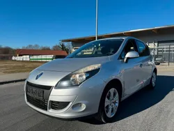 Grau Gebraucht 2011 Renault Scénic III Dynamique Van / Kleinbus | 5.390 € (Etwas zu teuer)
