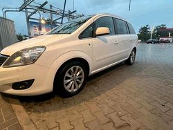 Weiß Gebraucht 2014 Opel Zafira Van / Kleinbus | 2.700 € (Superpreis)