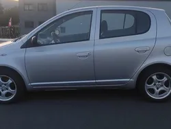 Silber Gebraucht 2000 Toyota Yaris Kleinwagen | 1.300 € (Fairer Preis)