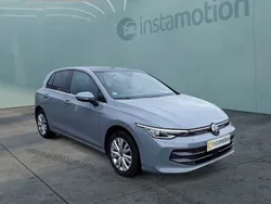 Grau Gebraucht 2024 VW Golf VIII Edition Limousine | 31.100 € (Fairer Preis)