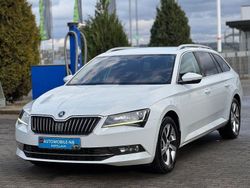 Weiß Gebraucht 2016 Skoda Superb Style Kombi | 10.500 € (Fairer Preis)