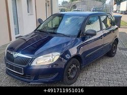 Blau Gebraucht 2011 Skoda Fabia Classic Kleinwagen | 3.490 € (Fairer Preis)