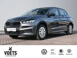 Grau Gebraucht 2023 Skoda Fabia Selection Limousine | 14.887 € (Guter Preis)