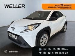 Weiss Gebraucht 2023 Toyota Aygo X-play Kleinwagen | 14.490 € (Fairer Preis)