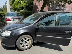 Schwarz Gebraucht 2005 VW Golf V Kleinwagen | 1.500 € (Guter Preis)