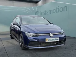 Blau Gebraucht 2024 VW Golf VIII R-line Limousine | 28.940 € (Guter Preis)