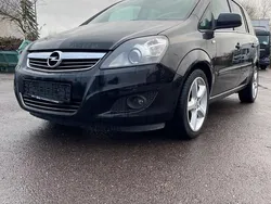 Schwarz Gebraucht 2010 Opel Zafira Van / Kleinbus | 4.800 € (Teuer)