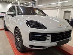 Grau Gebraucht 2024 Porsche Cayenne S SUV | 106.500 €