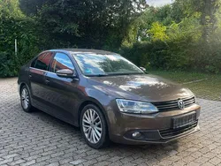 Braun Gebraucht 2012 VW Jetta Highline Limousine | 6.200 € (Fairer Preis)