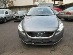 Grau Gebraucht 2017 Volvo V40 Momentum Limousine | 9.690 € (Fairer Preis)