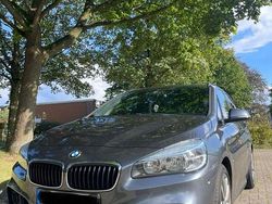 Grau Gebraucht 2016 BMW 218 Active Tourer Basis Van / Kleinbus | 16.999 € (Fairer Preis)