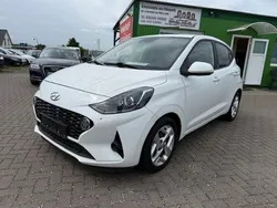 Weiß Gebraucht 2021 Hyundai i10 Edition 30 Kleinwagen | 7.500 € (Guter Preis)