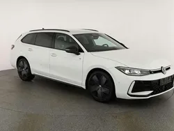 Pure white Neu 2025 VW Passat R-line Kombi | 46.095 €