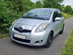 Silber Gebraucht 2011 Toyota Yaris Life Limousine | 4.980 € (Fairer Preis)