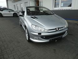Silber Gebraucht 2004 Peugeot 206 CC Platinum Cabrio | 2.900 € (Teuer)